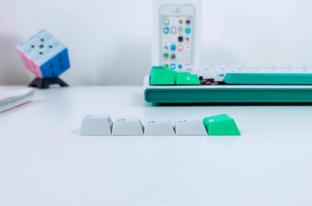 人生总得有点绿，杜伽K330W机械键盘评测：全新晶轴+续航翻8倍