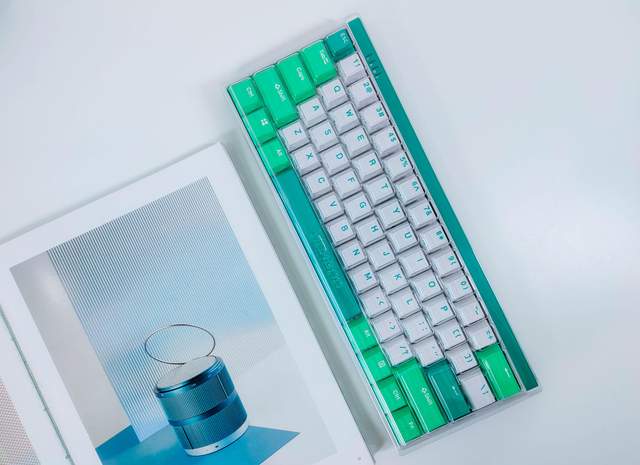 人生总得有点绿，杜伽K330W机械键盘评测：全新晶轴+续航翻8倍