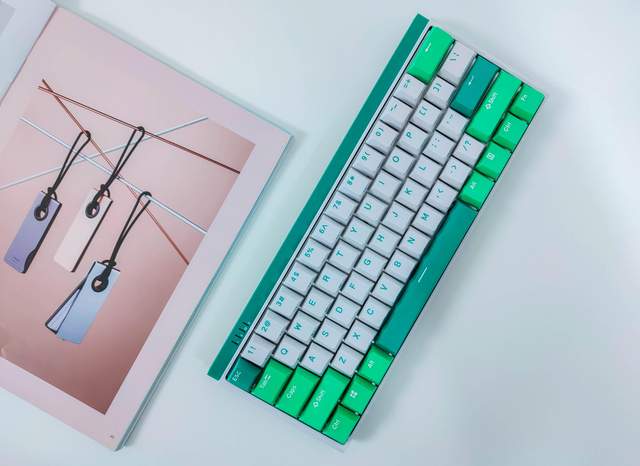 人生总得有点绿，杜伽K330W机械键盘评测：全新晶轴+续航翻8倍