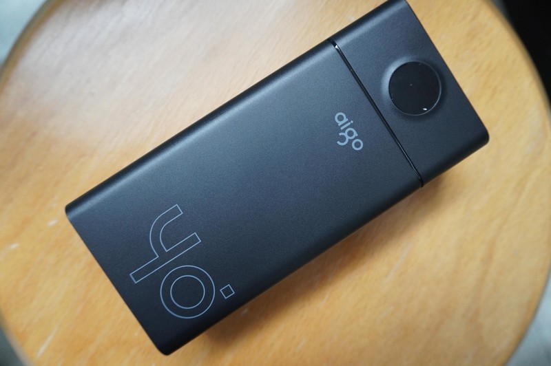 4万mAh超大容量，华为超级快充加持，aigo移动电源C40S安全感MAX