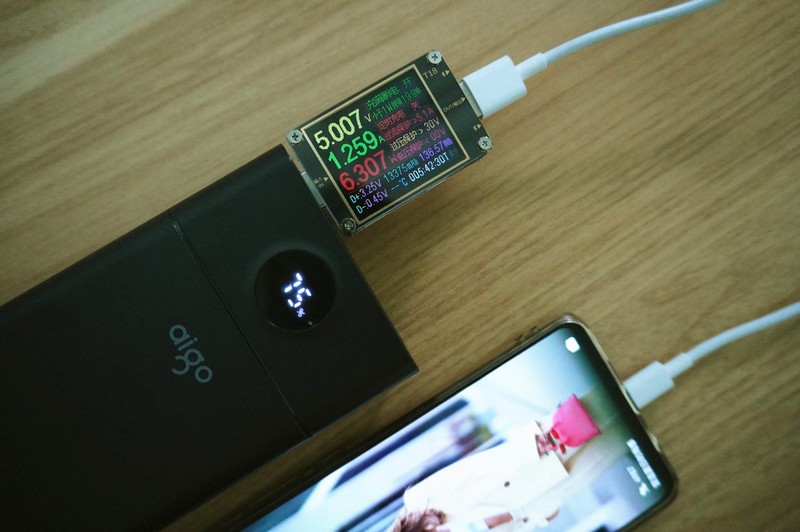 4万mAh超大容量，华为超级快充加持，aigo移动电源C40S安全感MAX