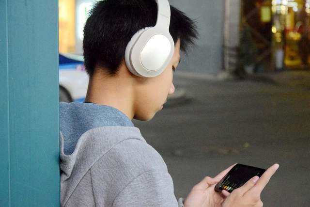 这应该是最平民的主动降噪头戴耳机，诺基亚E1200 ANC体验分享