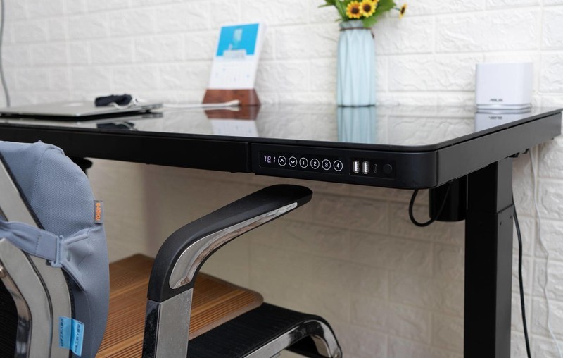 自己动手，给乐歌E5升降桌加装滚轮，改造后超级实用