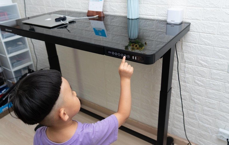 自己动手，给乐歌E5升降桌加装滚轮，改造后超级实用