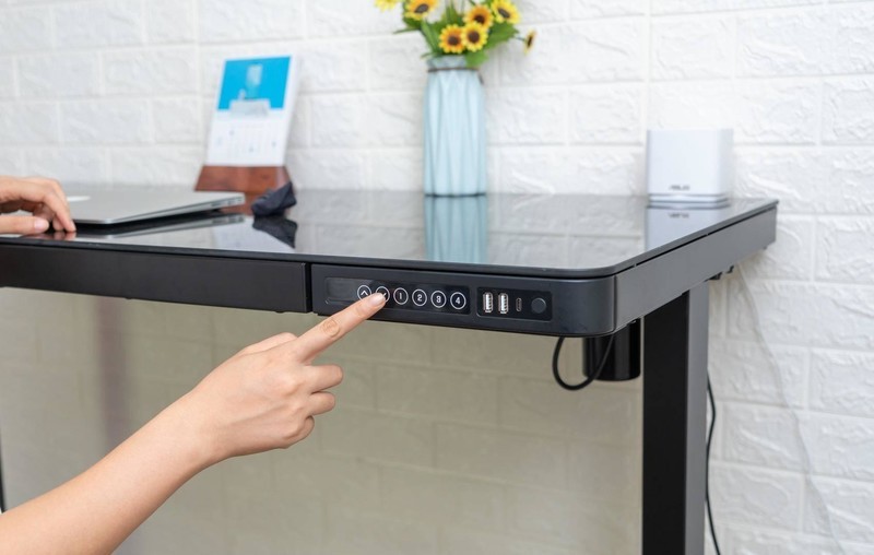 自己动手，给乐歌E5升降桌加装滚轮，改造后超级实用