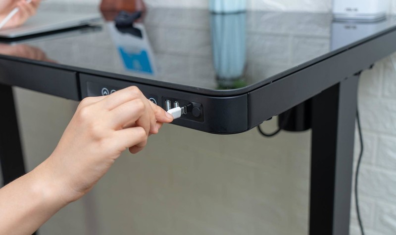 自己动手，给乐歌E5升降桌加装滚轮，改造后超级实用