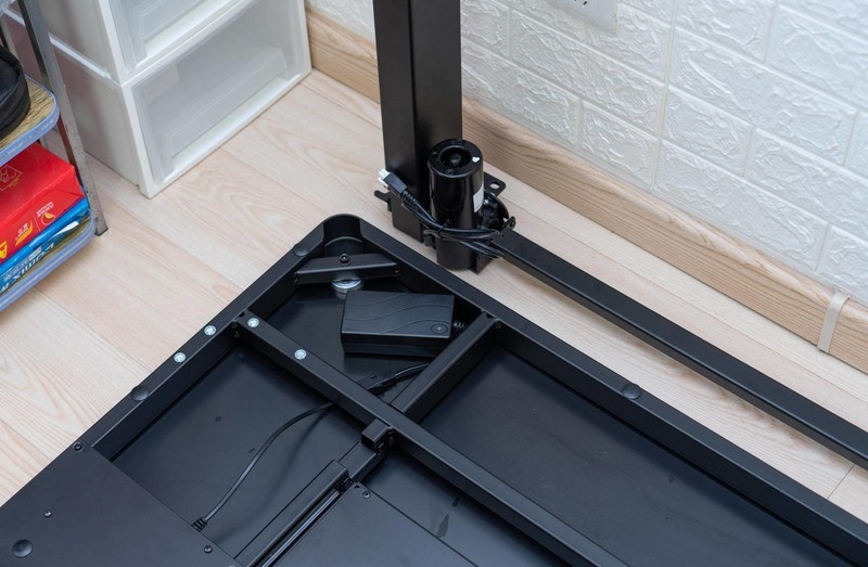 自己动手，给乐歌E5升降桌加装滚轮，改造后超级实用