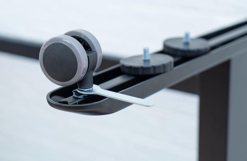 自己动手，给乐歌E5升降桌加装滚轮，改造后超级实用