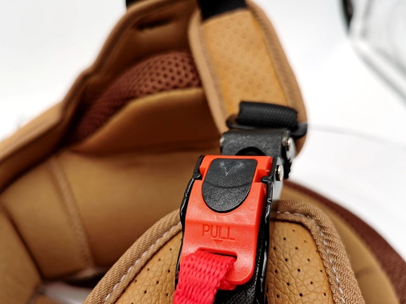 安全帽戴头上，你好他也好，安安全全上班，快快乐乐下班