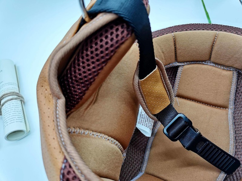 安全帽戴头上，你好他也好，安安全全上班，快快乐乐下班