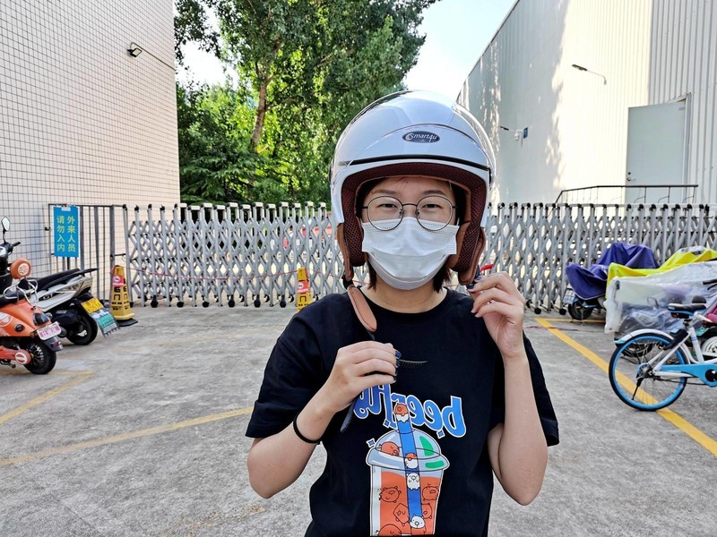 安全帽戴头上，你好他也好，安安全全上班，快快乐乐下班