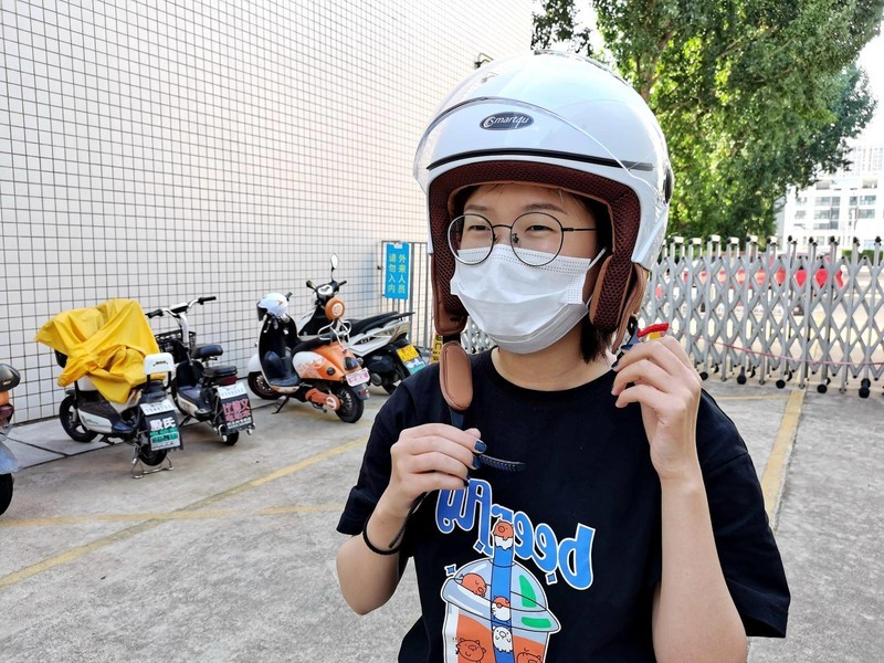 安全帽戴头上，你好他也好，安安全全上班，快快乐乐下班