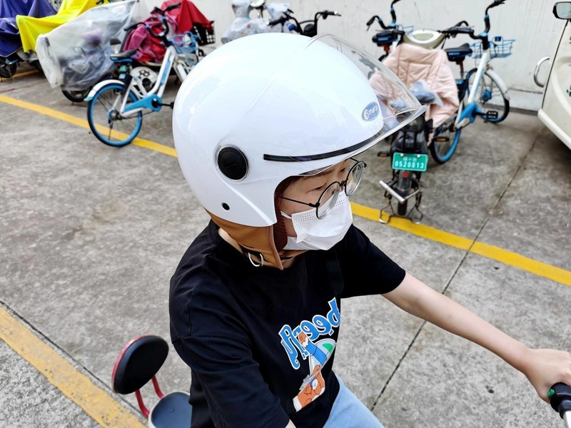 安全帽戴头上，你好他也好，安安全全上班，快快乐乐下班