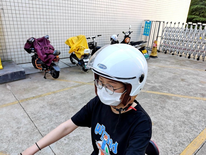 安全帽戴头上，你好他也好，安安全全上班，快快乐乐下班