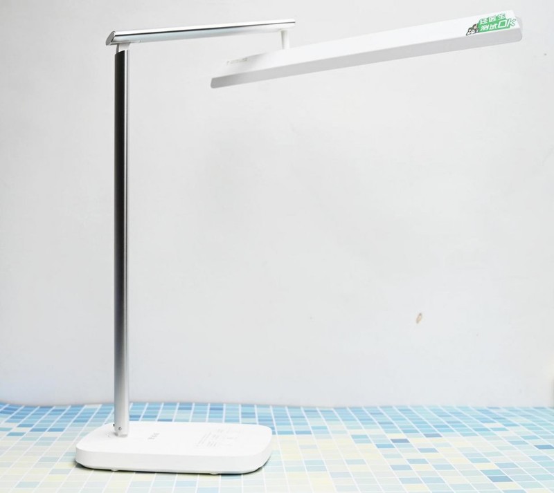 眼爸爸学习台灯体验：长时间学习更护眼，小朋友读书更舒服