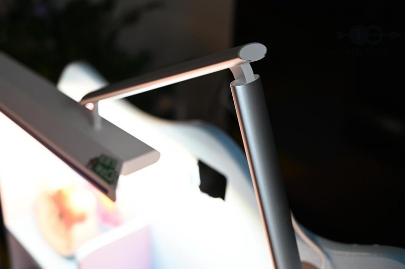 眼爸爸学习台灯体验：长时间学习更护眼，小朋友读书更舒服