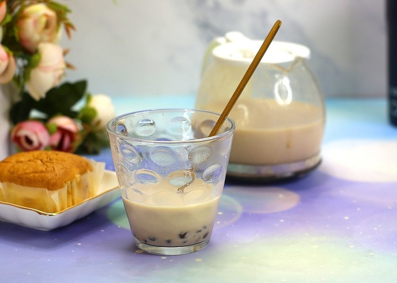 丝滑美味轻按即成，圈厨便携奶茶杯健康奶茶轻松做出来