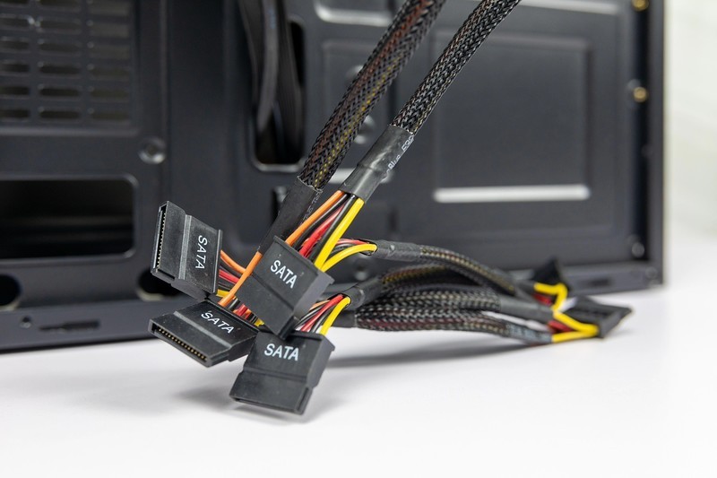 能净化空气的电脑电源，艾湃电竞AP-550Ti纳米光触媒电源评测