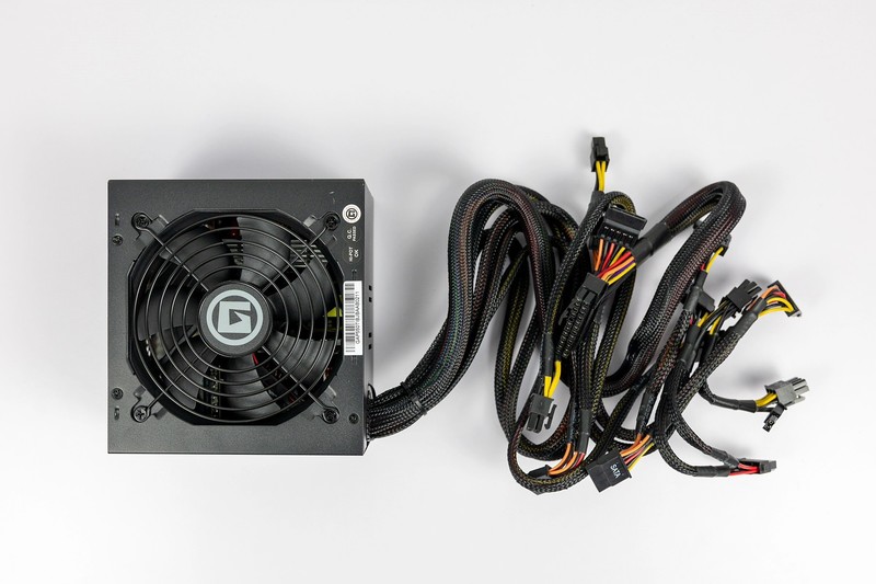 能净化空气的电脑电源，艾湃电竞AP-550Ti纳米光触媒电源评测