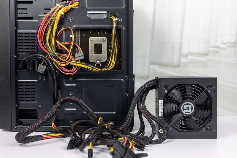 能净化空气的电脑电源，艾湃电竞AP-550Ti纳米光触媒电源评测