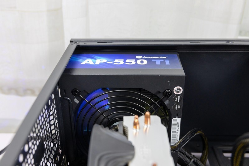 能净化空气的电脑电源，艾湃电竞AP-550Ti纳米光触媒电源评测
