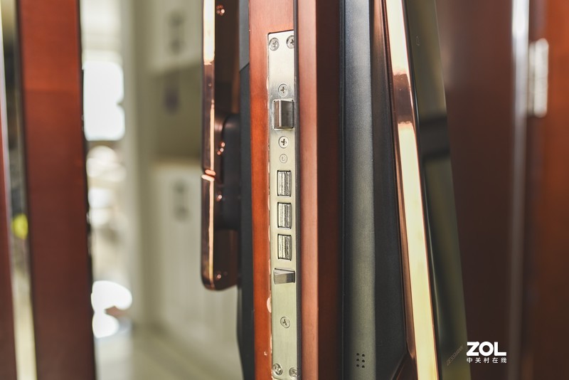 从伪智能到人脸识别，新旗舰德施曼R8，只为服务好更安全的家