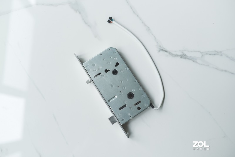 从伪智能到人脸识别，新旗舰德施曼R8，只为服务好更安全的家