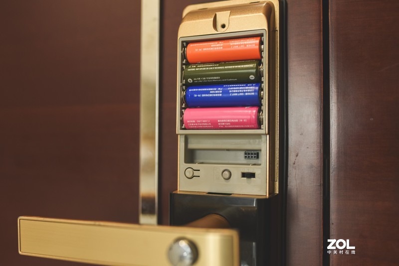 从伪智能到人脸识别，新旗舰德施曼R8，只为服务好更安全的家