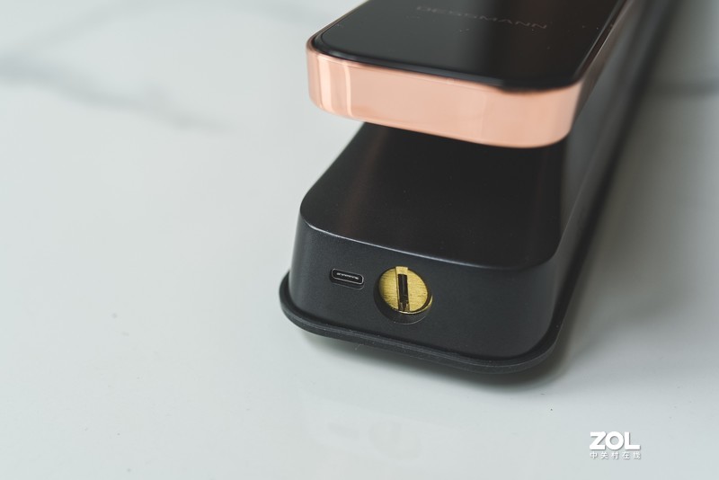 从伪智能到人脸识别，新旗舰德施曼R8，只为服务好更安全的家