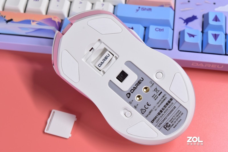 这应该是今年zui好看的桌面摆件了—达尔优EM901轻量化双模无线鼠标