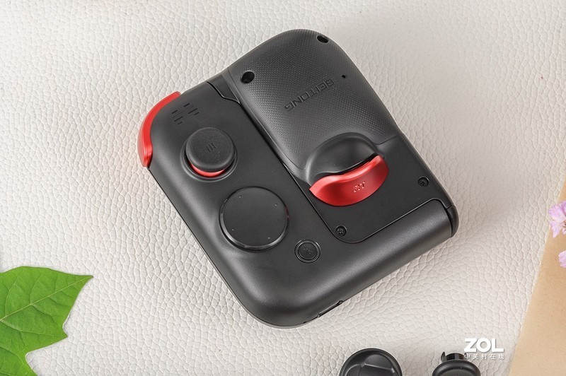 组合灵活，单边双边创新玩法，北通G2手游手柄迎接新赛季