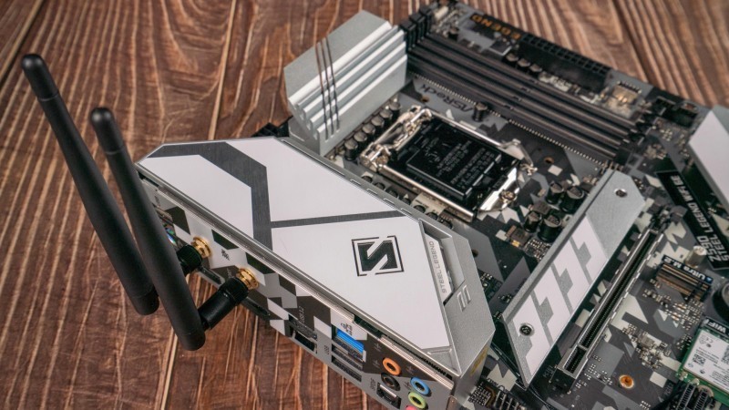 一波骚操作10700K升级11700F+Z590！反向升级？