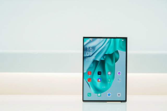 数码博主爆料：OPPO折叠屏新机进入排期，不久就能见面