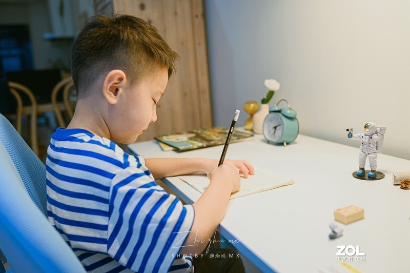 有孩子必买系列：你知道学习桌怎么选吗？乐歌电动儿童学习桌分享