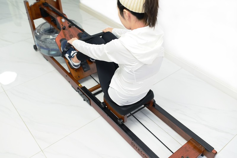 入圈华为HiLink 智联的野小兽划船机，香不香？美女来给真相了