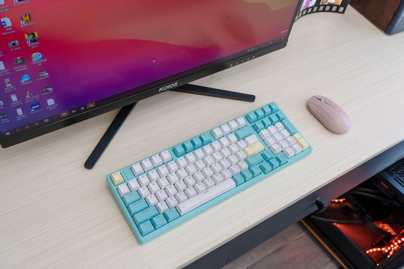 HELLO GANSS HS 98T三模机械键盘评测：高颜值，这就是我想要的键盘