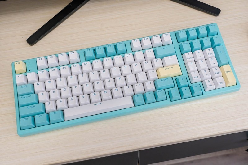 HELLO GANSS HS 98T三模机械键盘评测：高颜值，这就是我想要的键盘