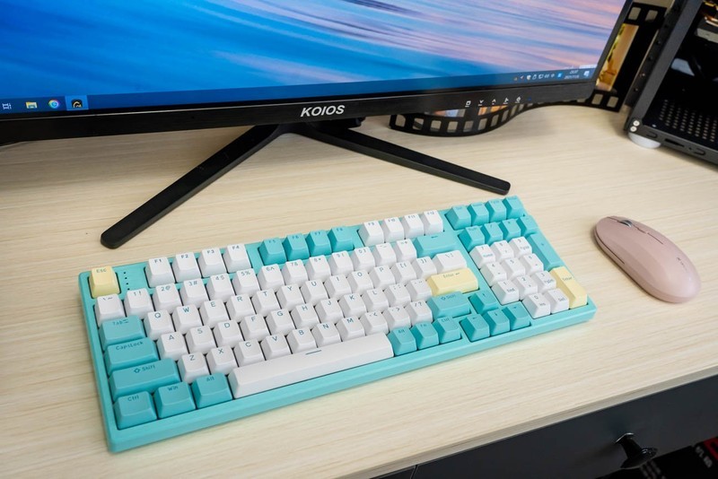 HELLO GANSS HS 98T三模机械键盘评测：高颜值，这就是我想要的键盘