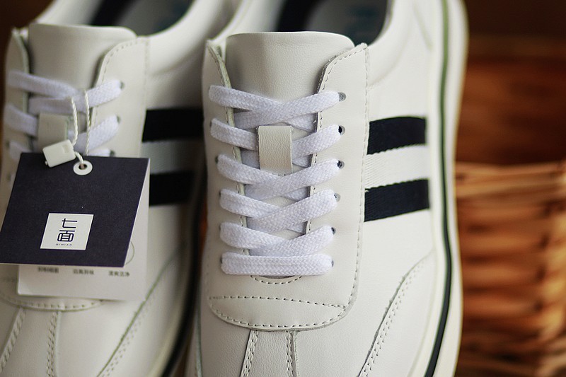 柔软舒适百搭的 七面头层牛皮轻弹小白鞋