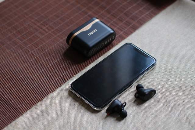 “大块头大智慧”，说说刚到手的雷柏Ti100真无线蓝牙耳机