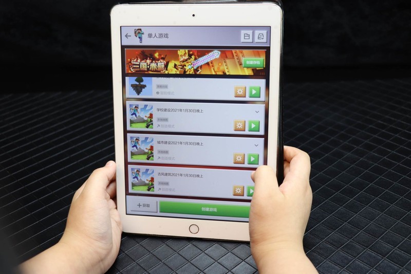 亿色ipad平板膜，保护套：手感好，使用方便