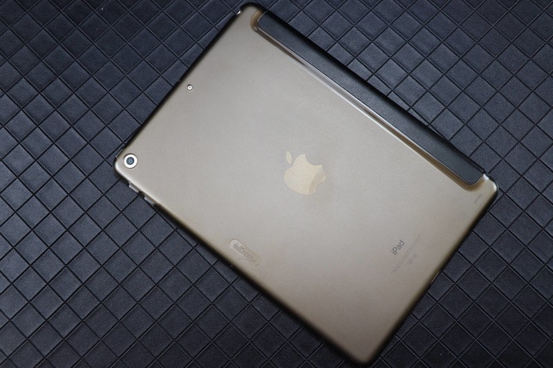 亿色ipad平板膜，保护套：手感好，使用方便