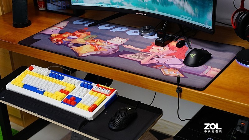 不折腾不快乐，再玩各种桌面好物，显示器、键鼠、耳机、充电器等等全都有