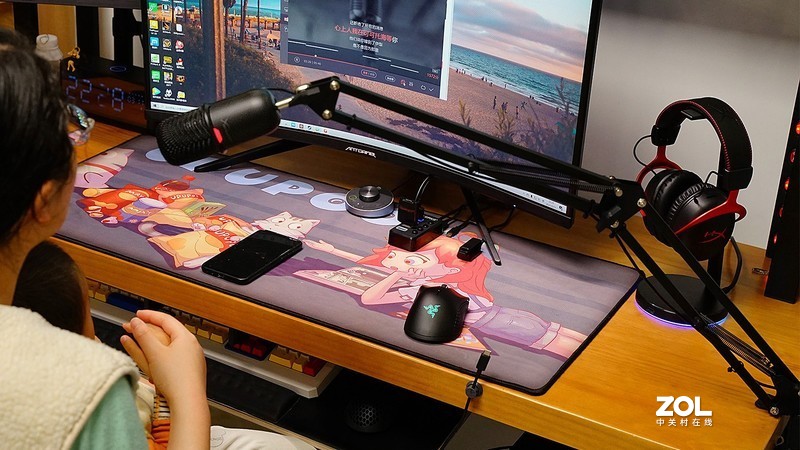 不折腾不快乐，再玩各种桌面好物，显示器、键鼠、耳机、充电器等等全都有