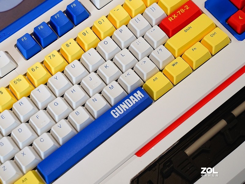 不折腾不快乐，再玩各种桌面好物，显示器、键鼠、耳机、充电器等等全都有