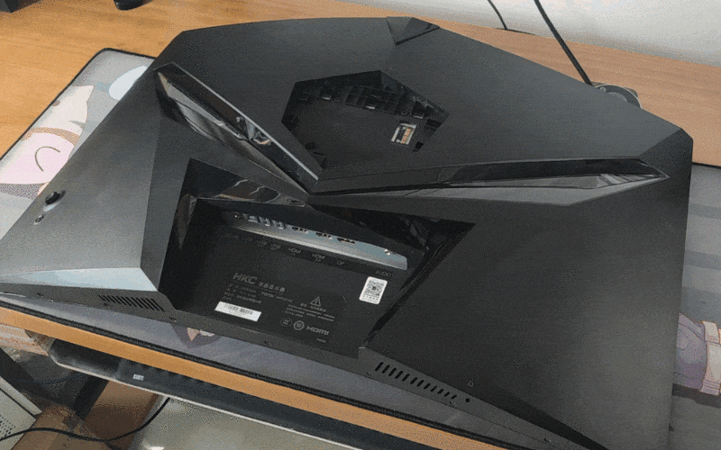 不折腾不快乐，再玩各种桌面好物，显示器、键鼠、耳机、充电器等等全都有