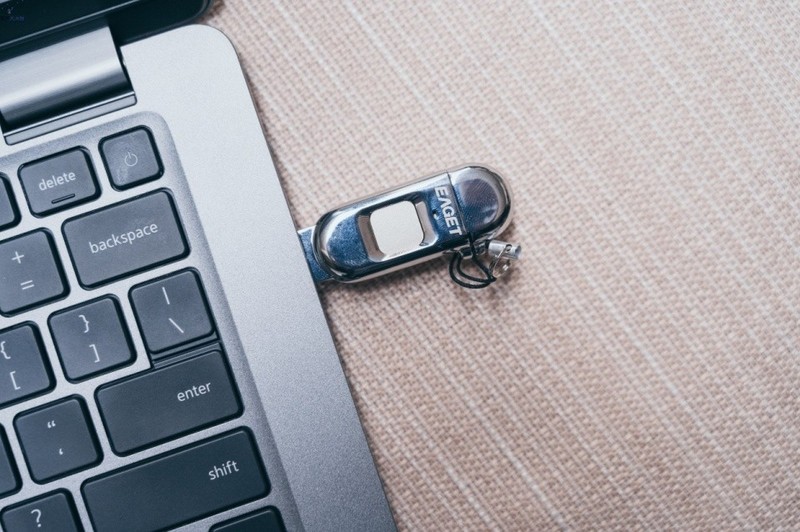 隐私存储好手段，安全空间一触即达，忆捷FU68指纹加密U盘体验