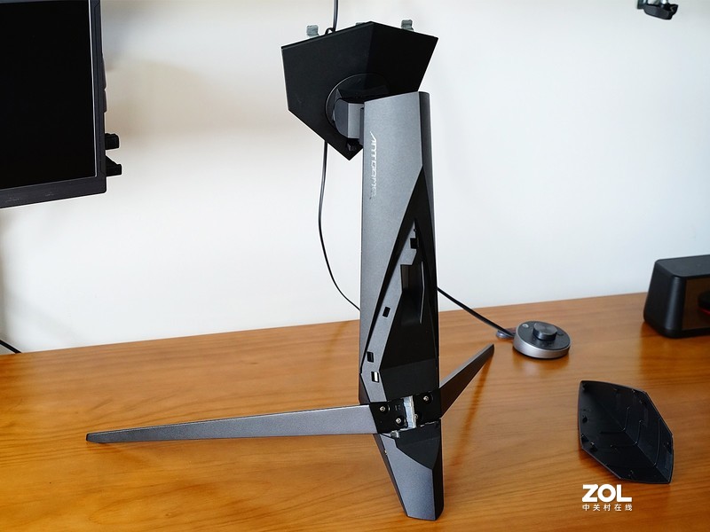 不折腾不快乐，再玩各种桌面好物，显示器、键鼠、耳机、充电器等等全都有