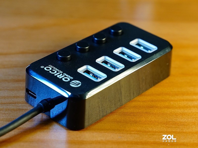 不折腾不快乐，再玩各种桌面好物，显示器、键鼠、耳机、充电器等等全都有