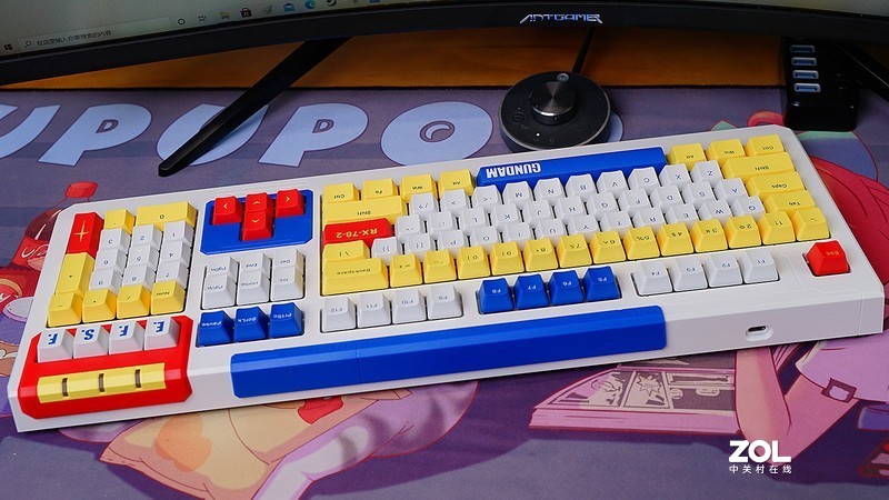 不折腾不快乐，再玩各种桌面好物，显示器、键鼠、耳机、充电器等等全都有